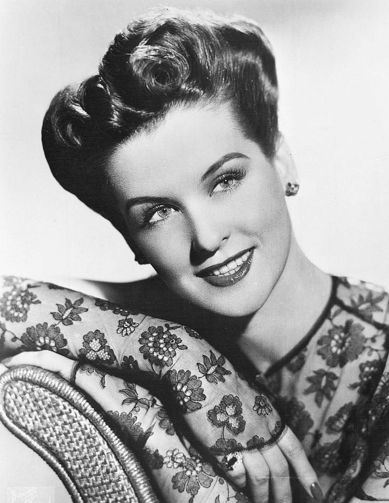 Mary Howard image