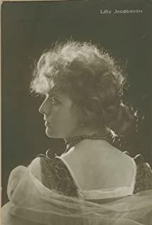 Lilly Jacobson image
