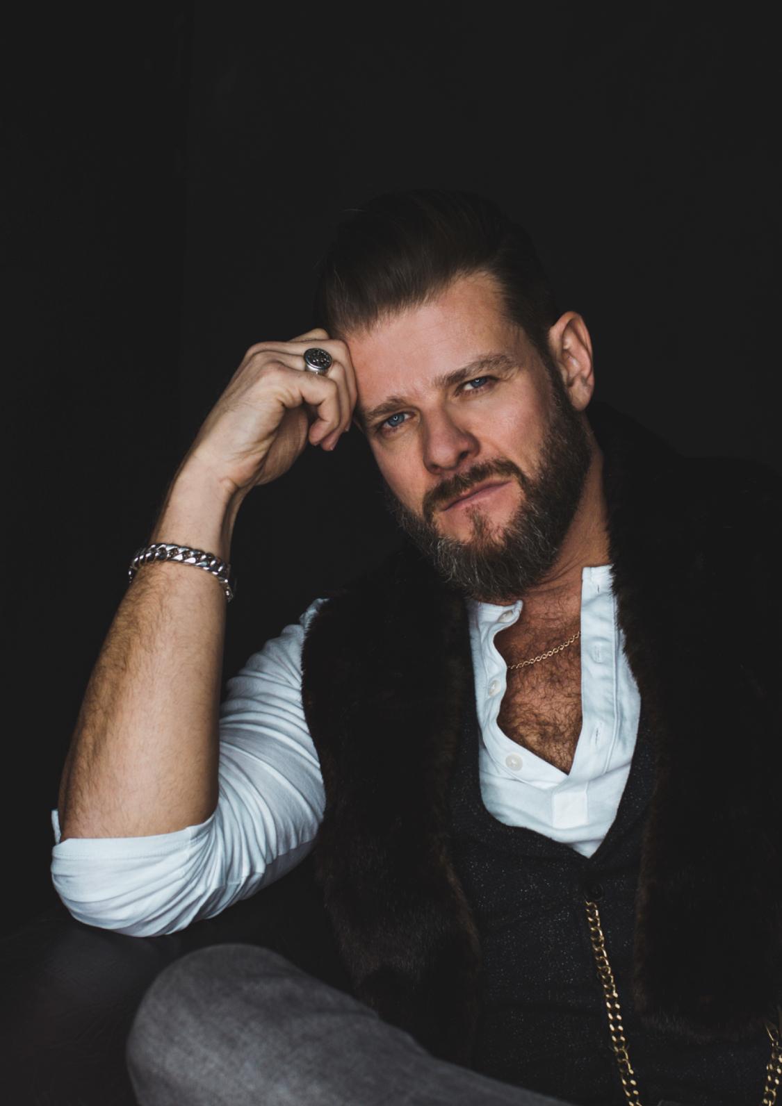 Iván Kamarás image