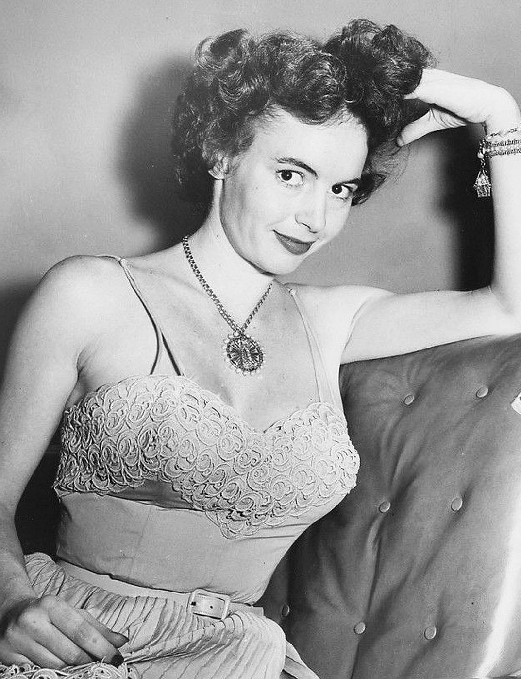 Mona Knox image