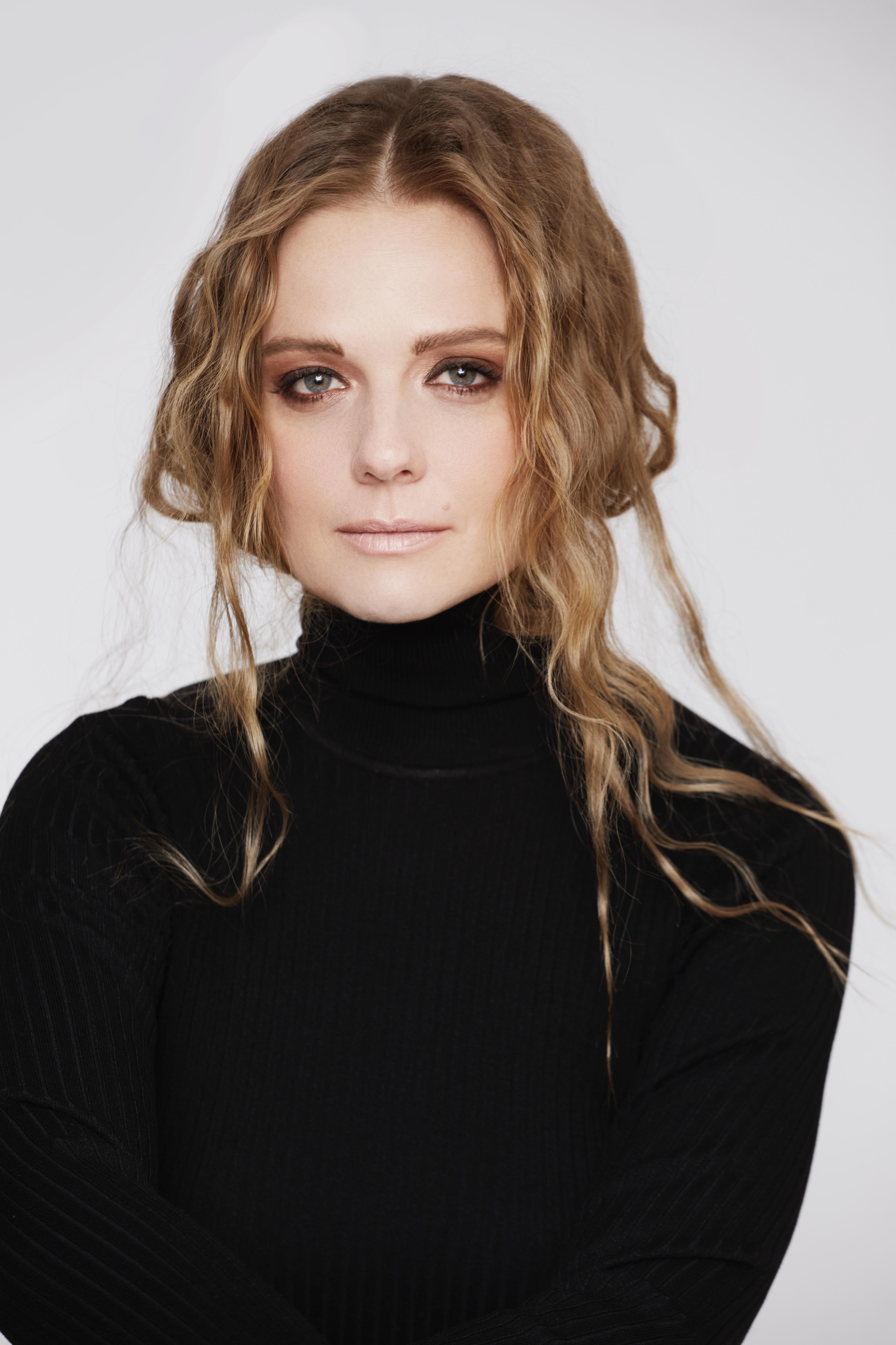 Ana Layevska image