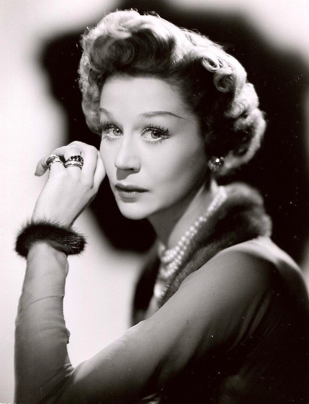 Margaret Leighton image