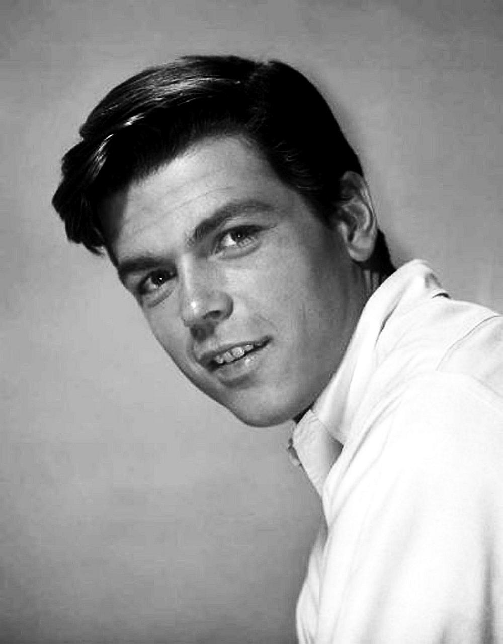 Robert Logan image