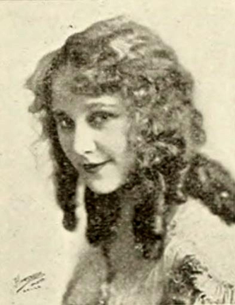 Louise Lovely image