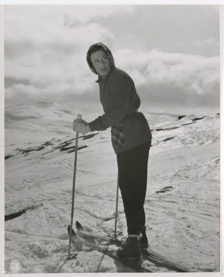 Elsa Burnett image