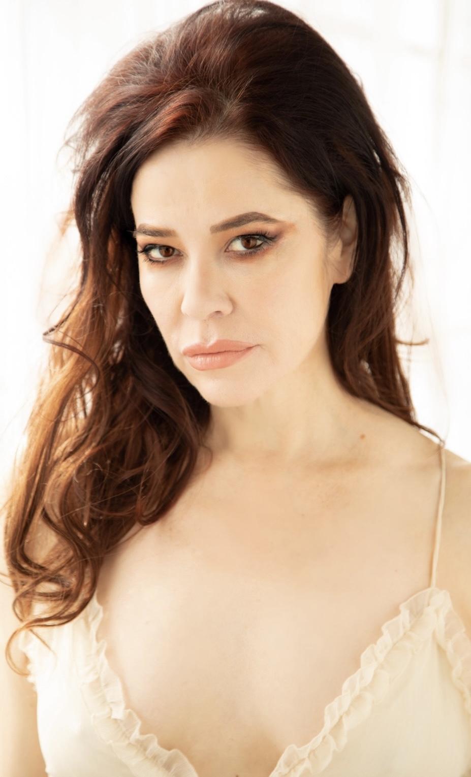 Elina Madison image