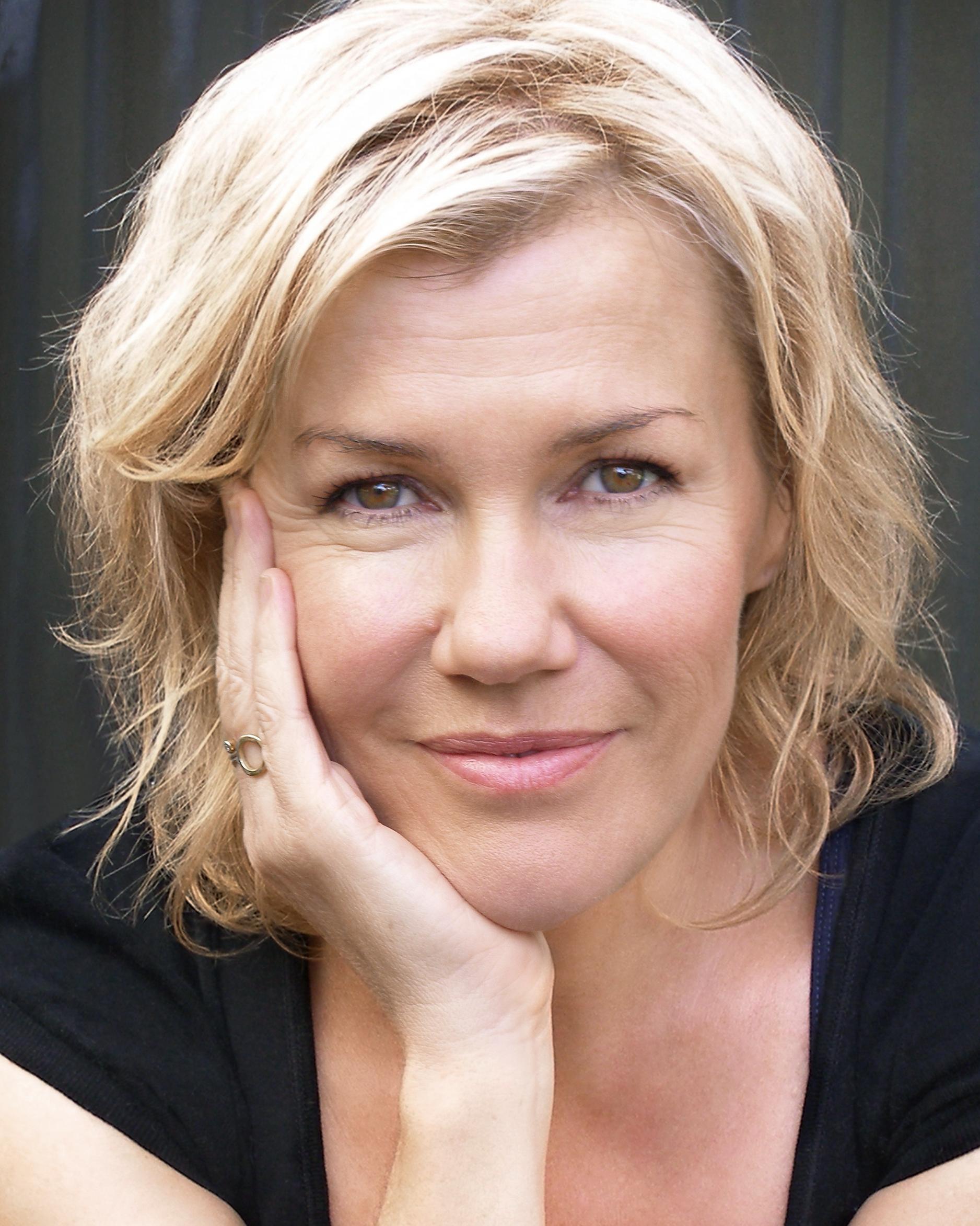 Robyn Malcolm image