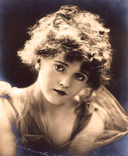 Doris May image