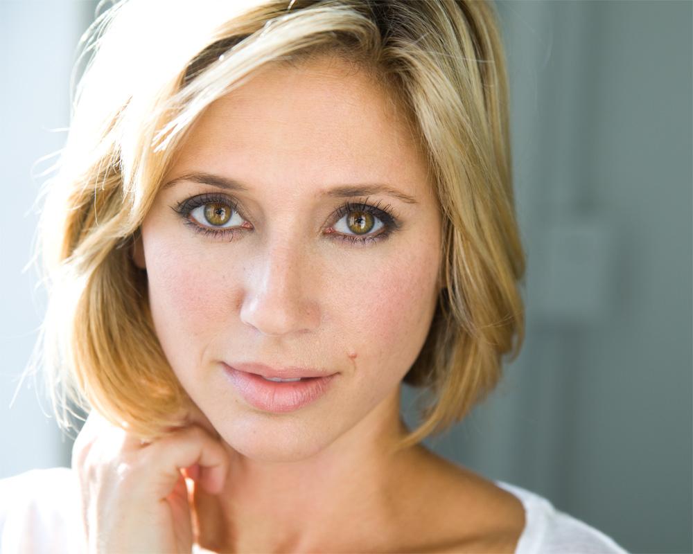 Kristen Miller image