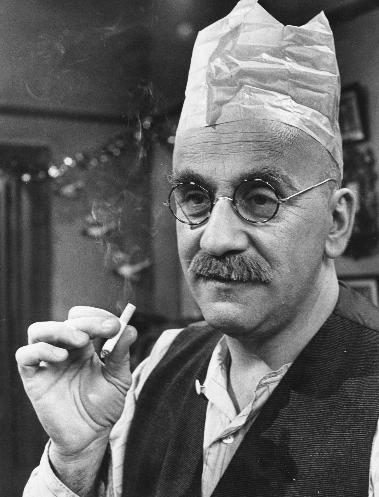 Warren Mitchell image