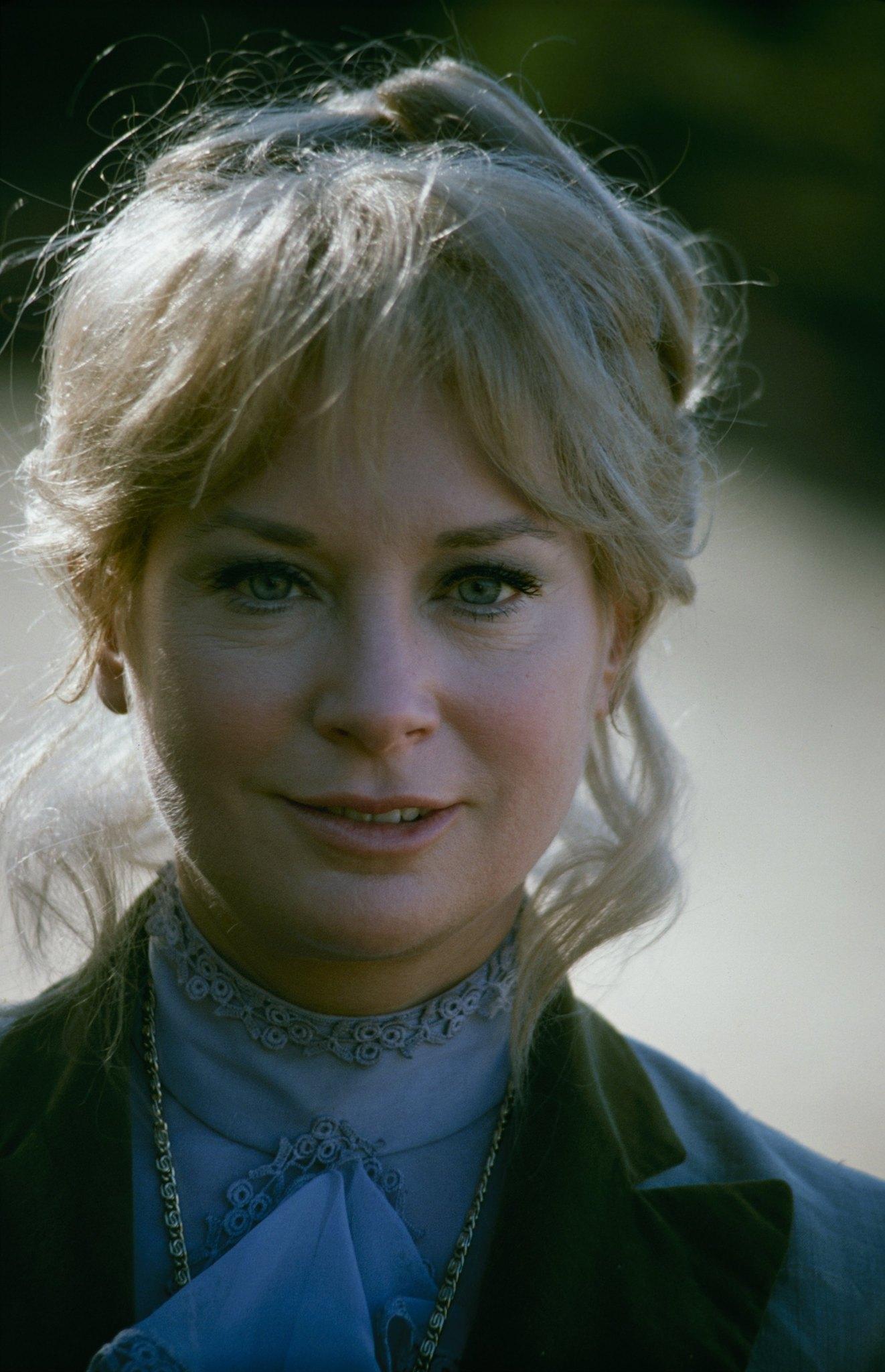 Lois Nettleton image