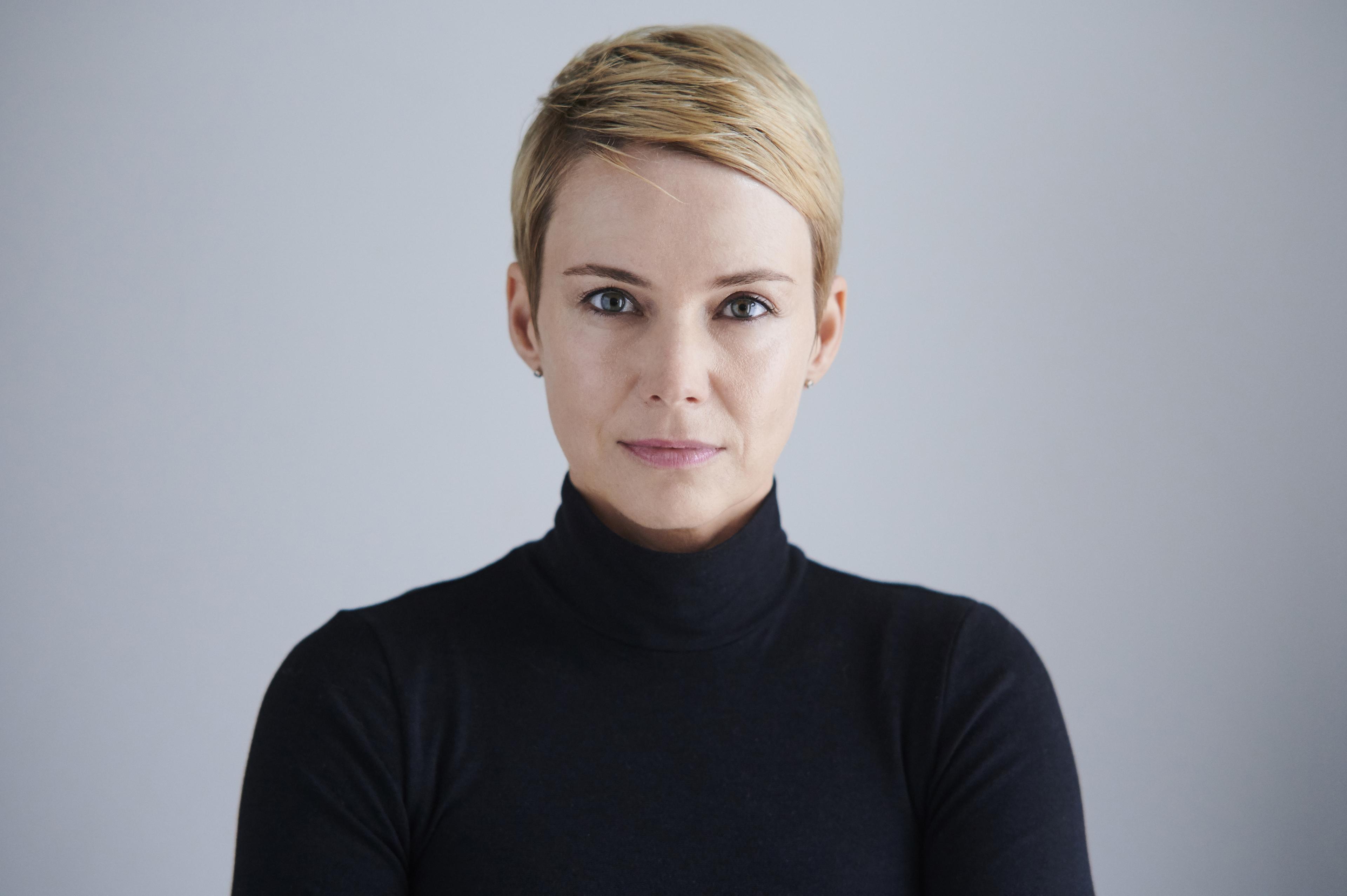 Andrea Osvárt image
