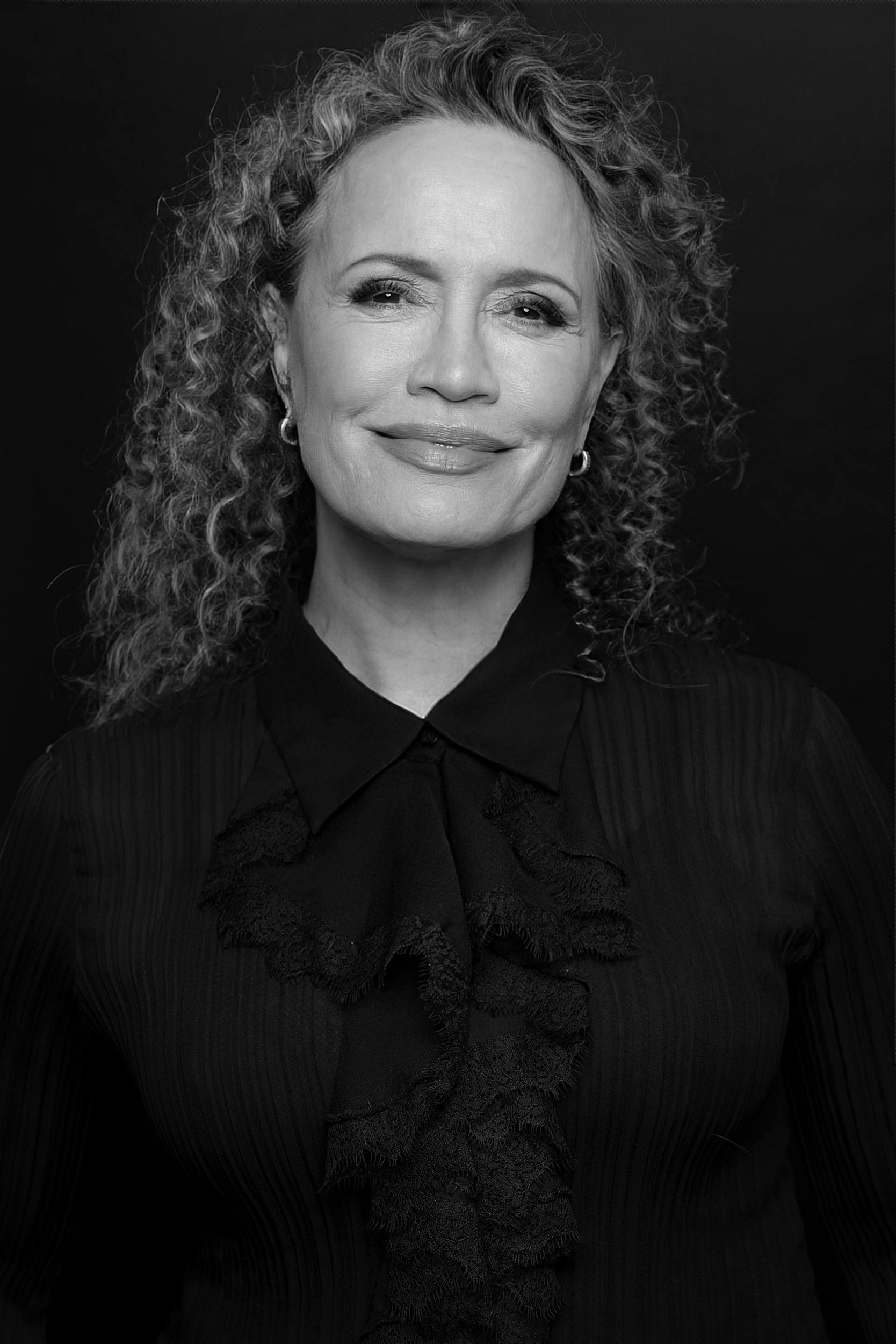 Rena Owen image