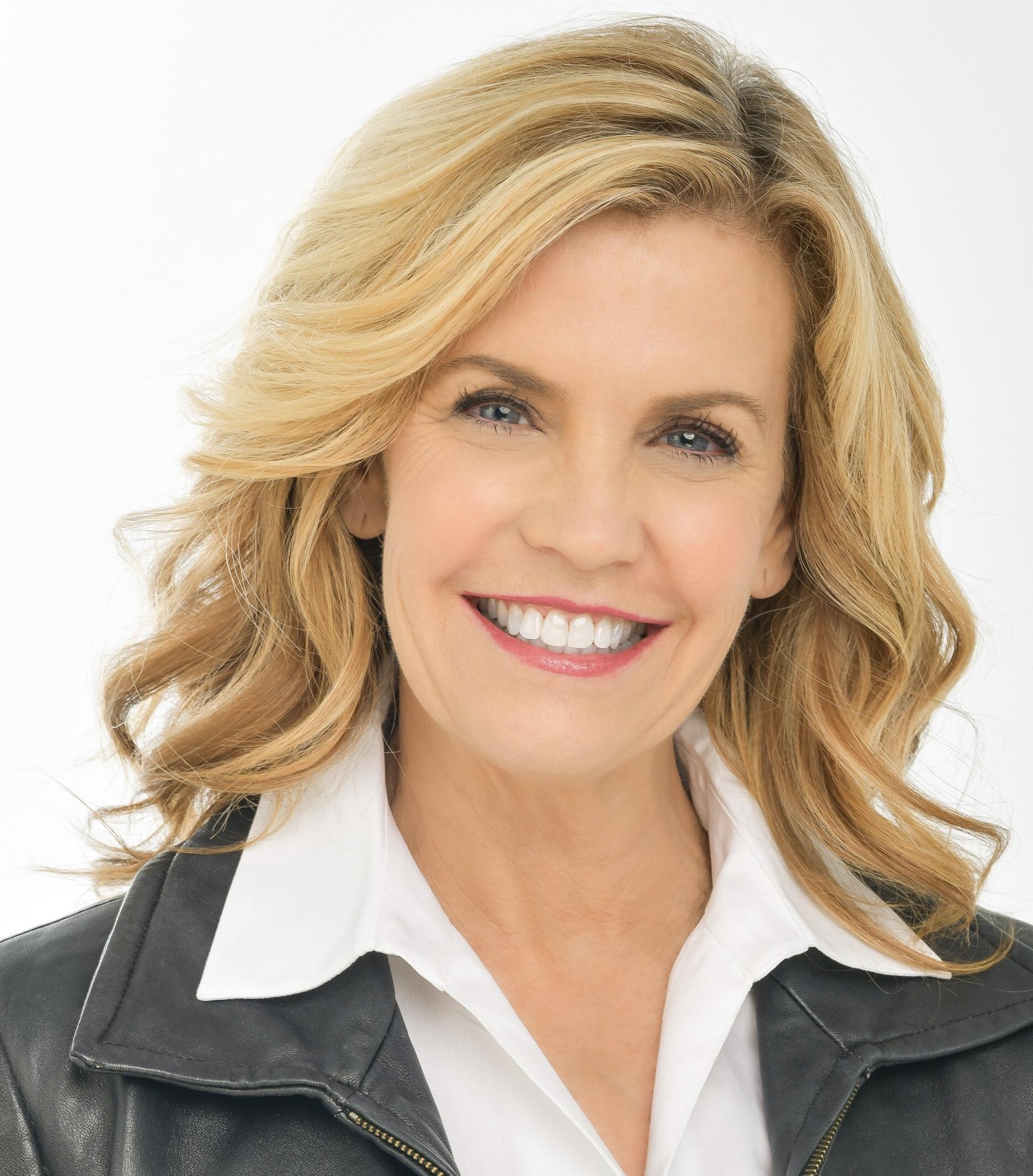 Julie Piekarski image