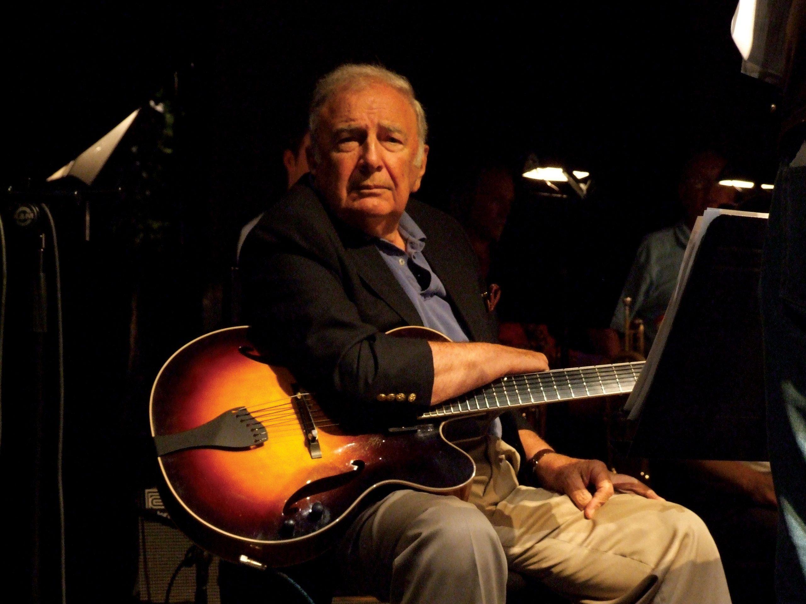 Bucky Pizzarelli image