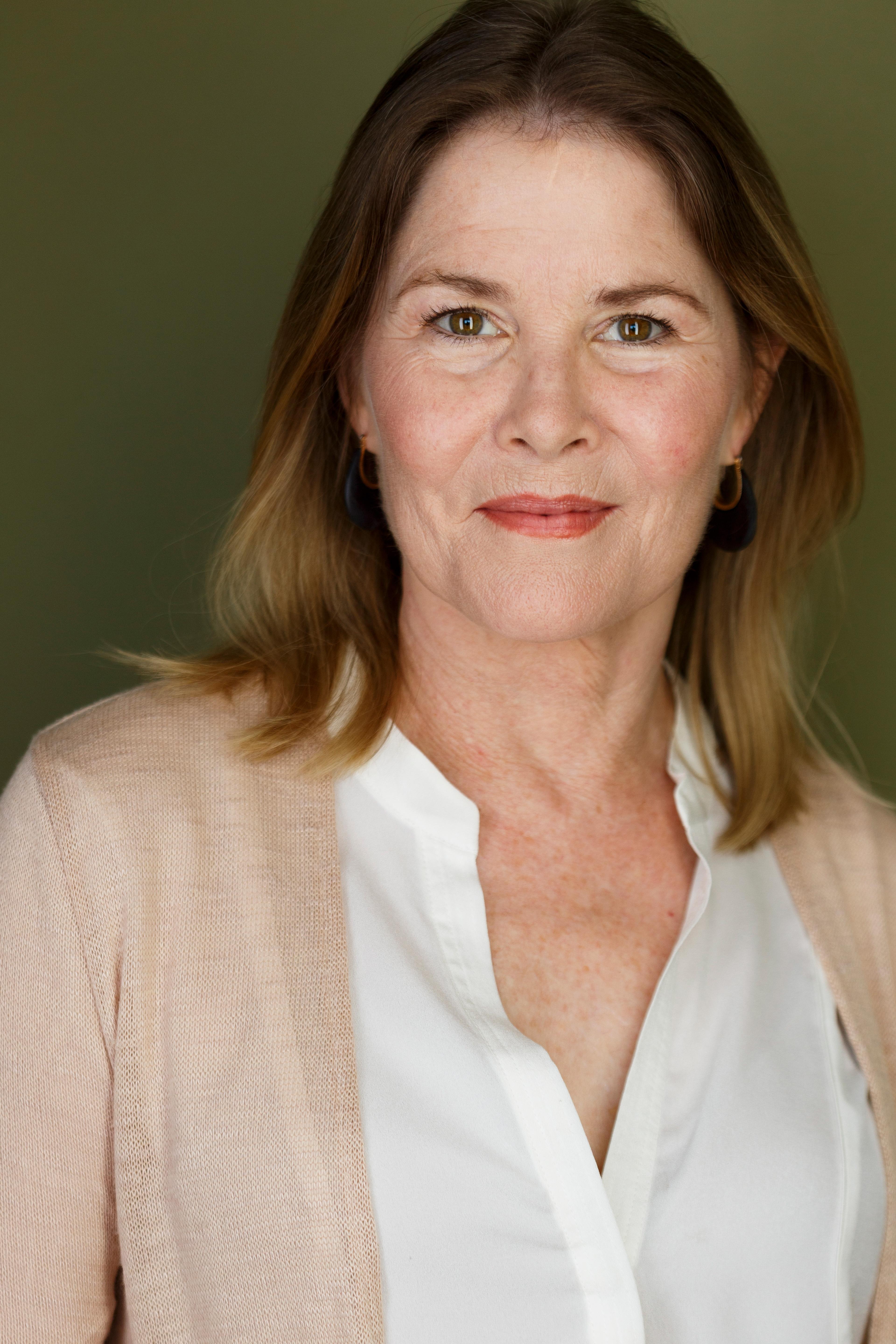 Laura Poe image