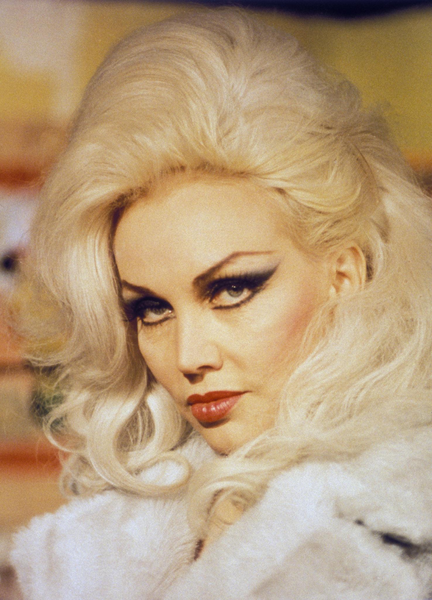 Liz Renay image