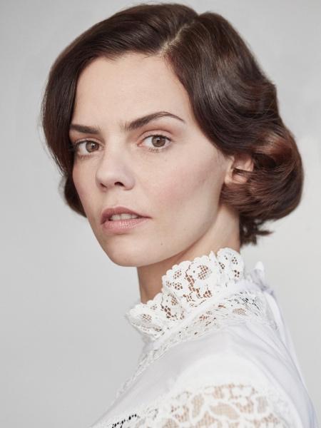 Camilla Renschke image
