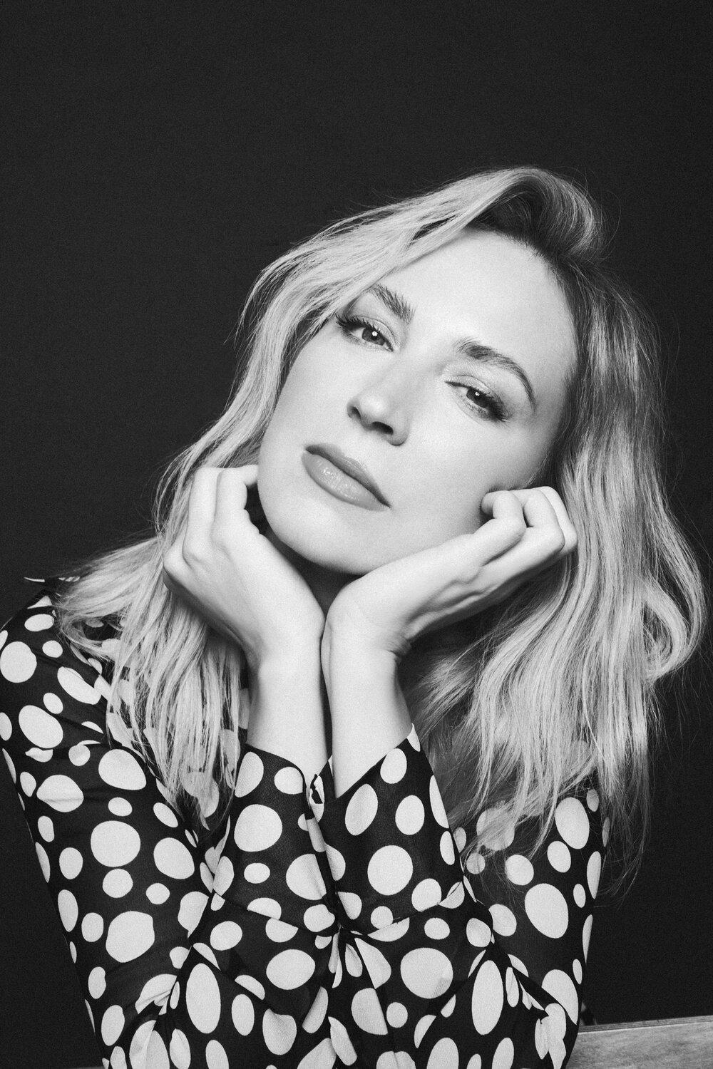 Beth Riesgraf image