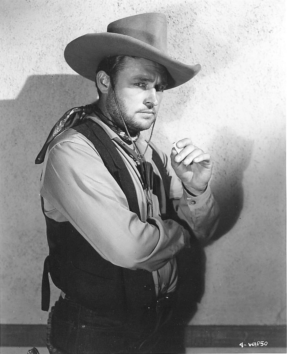 Lee Roberts image