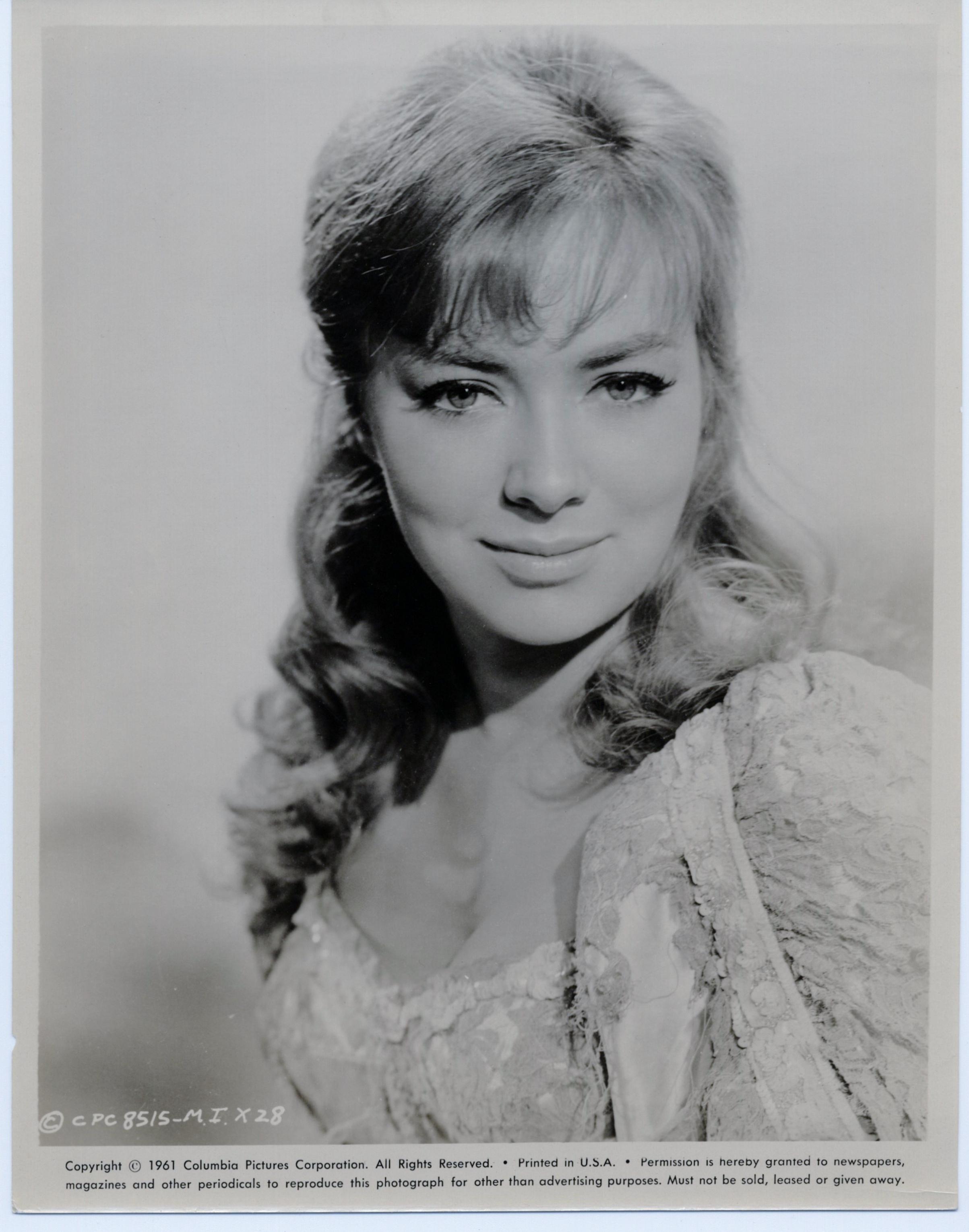 Beth Rogan image