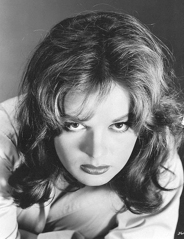 Letícia Román image