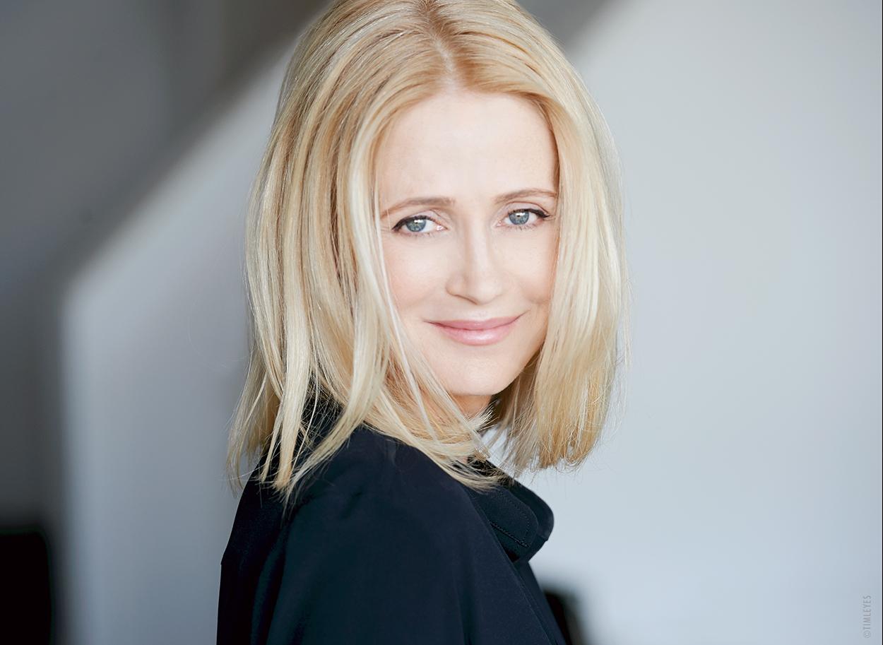 Kelly Rowan image