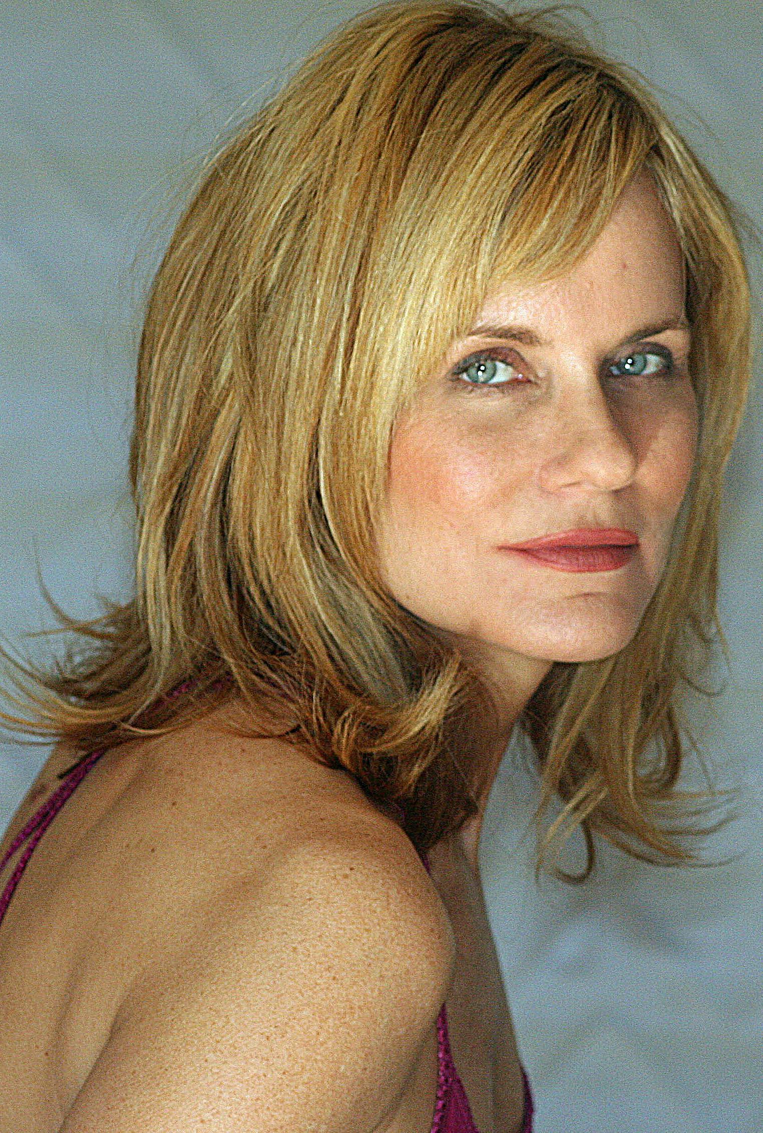 Kelly Ryan image