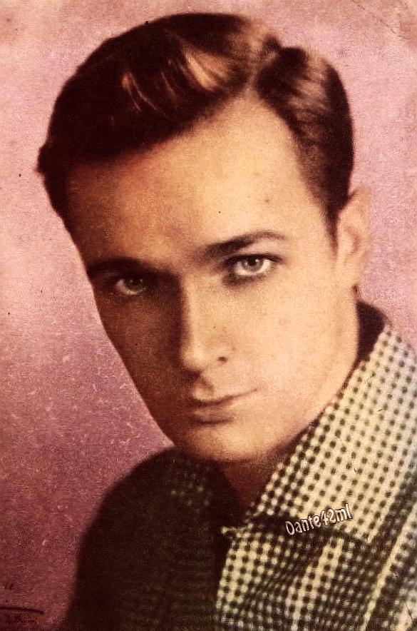 Gastón Santos image