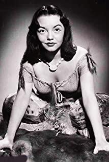 Gloria Saunders image
