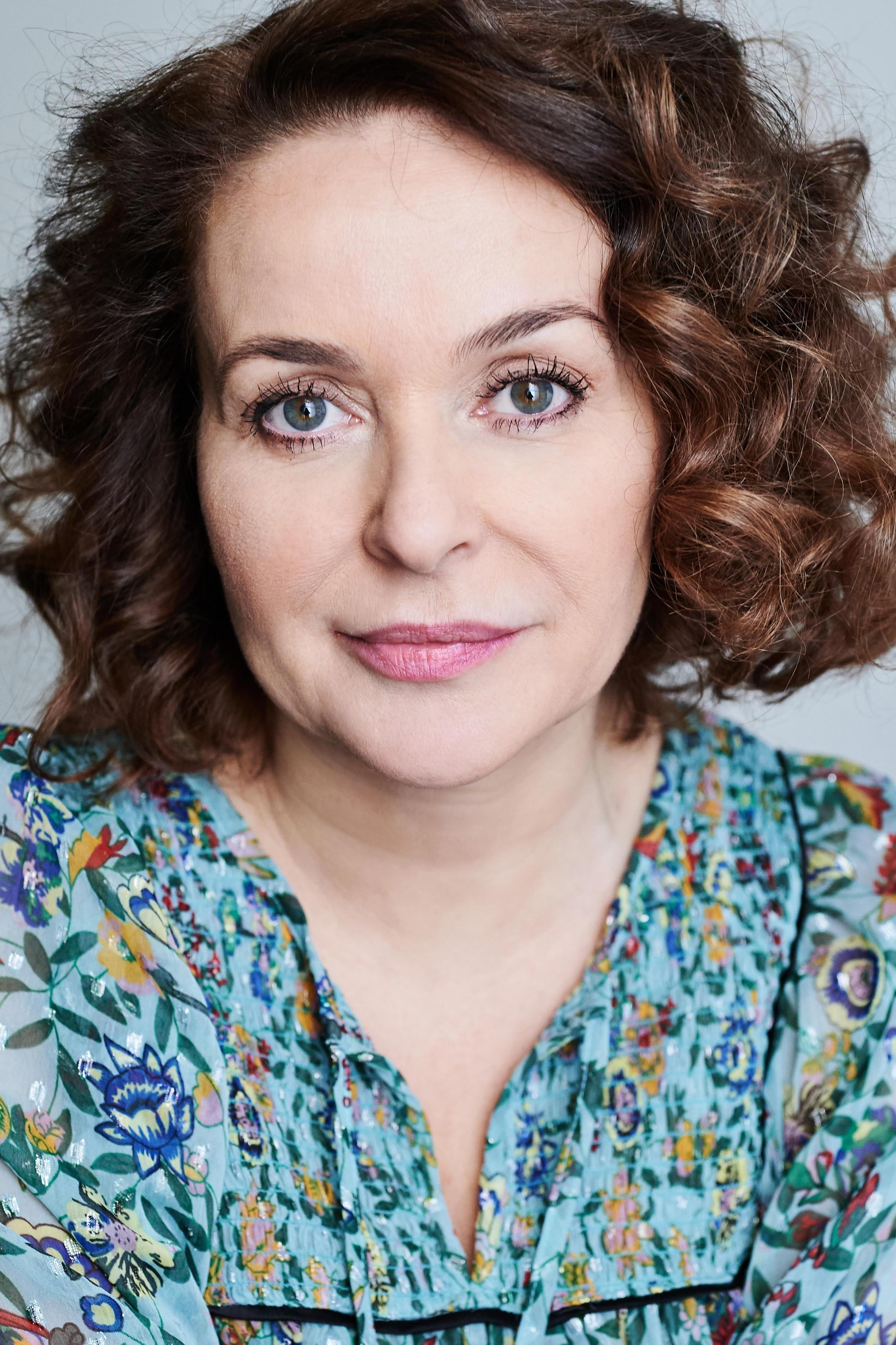 Julia Sawalha image