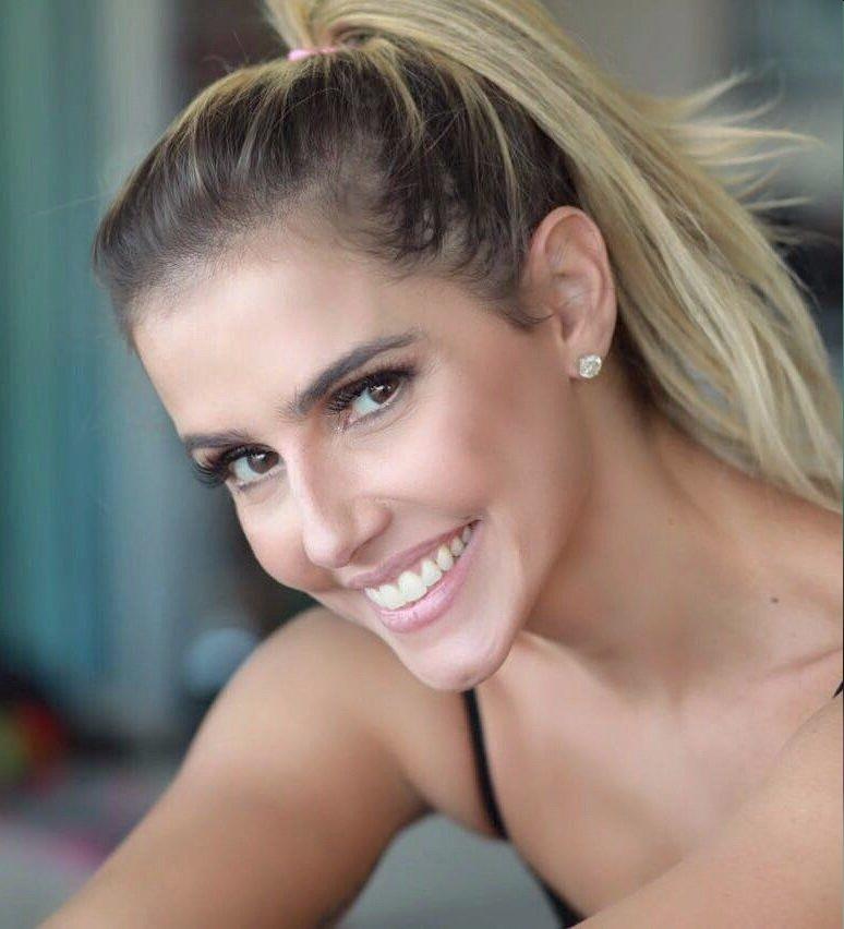 Deborah Secco image