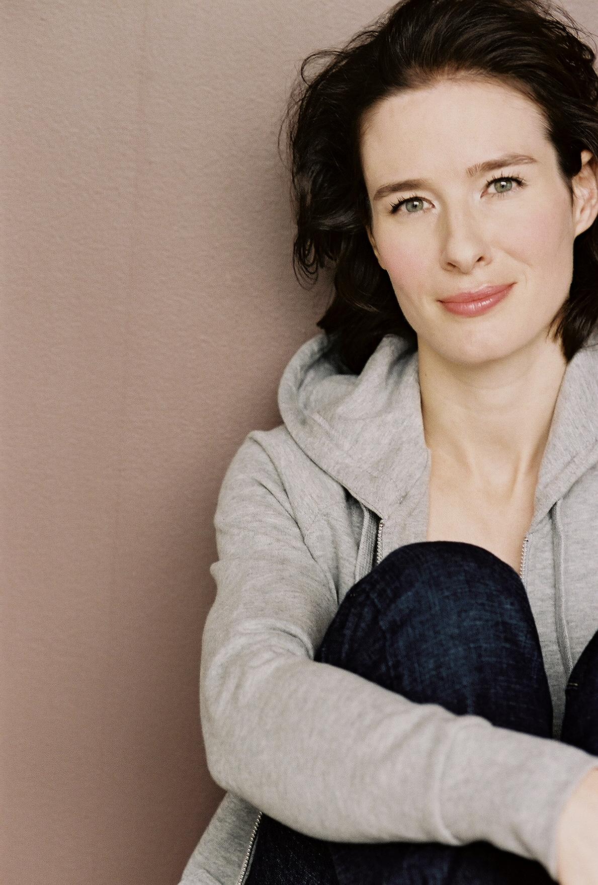 Amy Shelton-White image