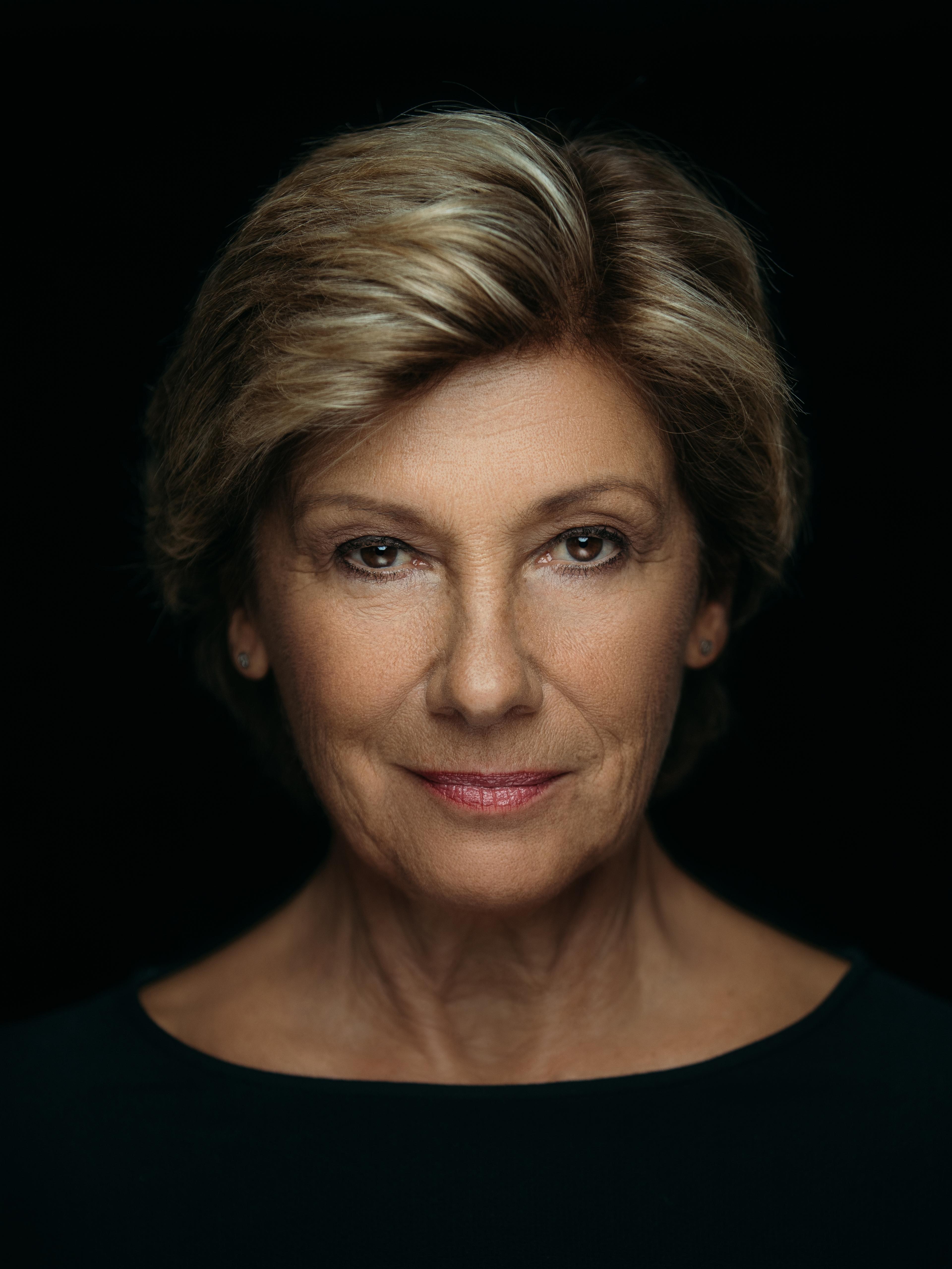Olivia Silhavy image