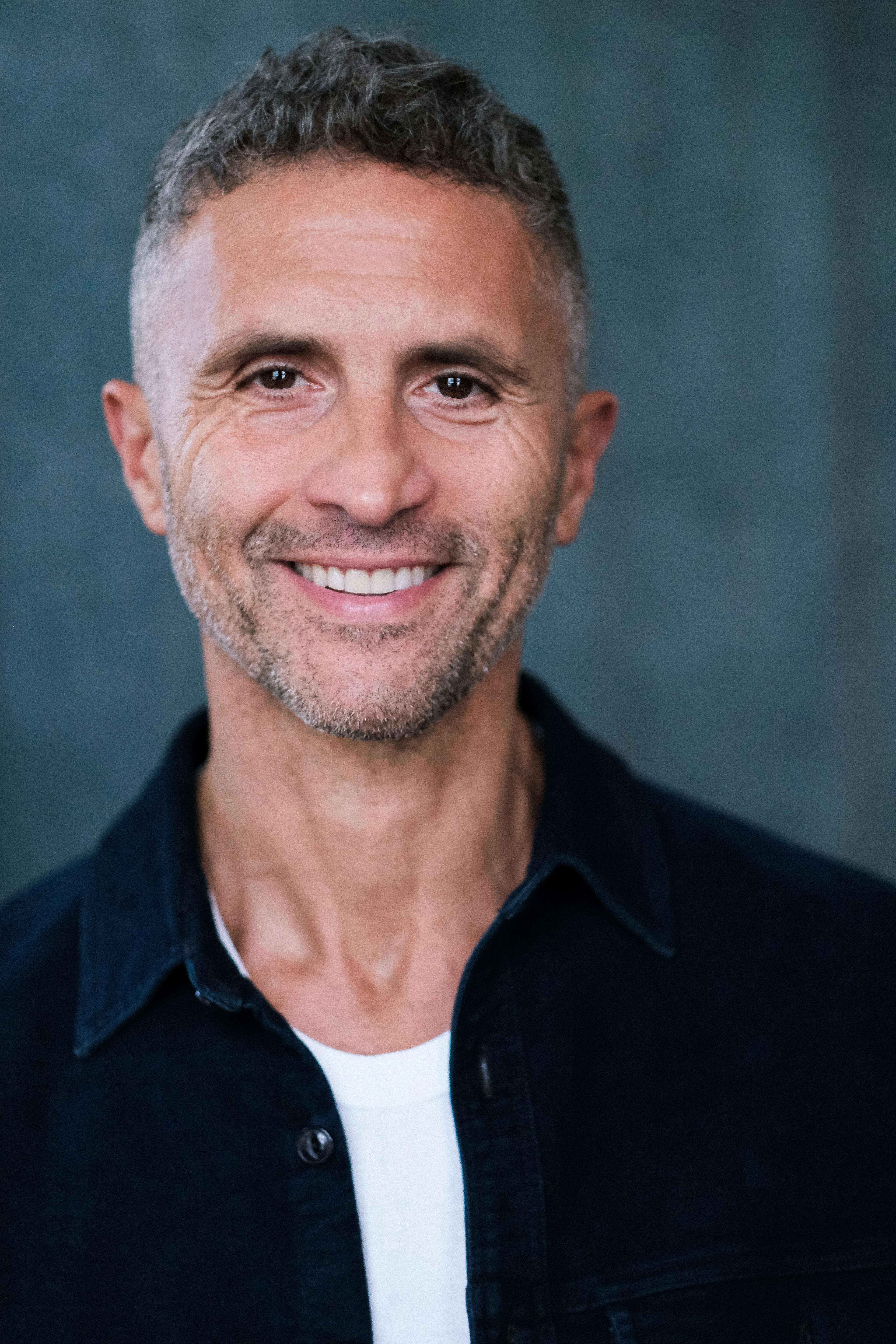 Christopher Simon image