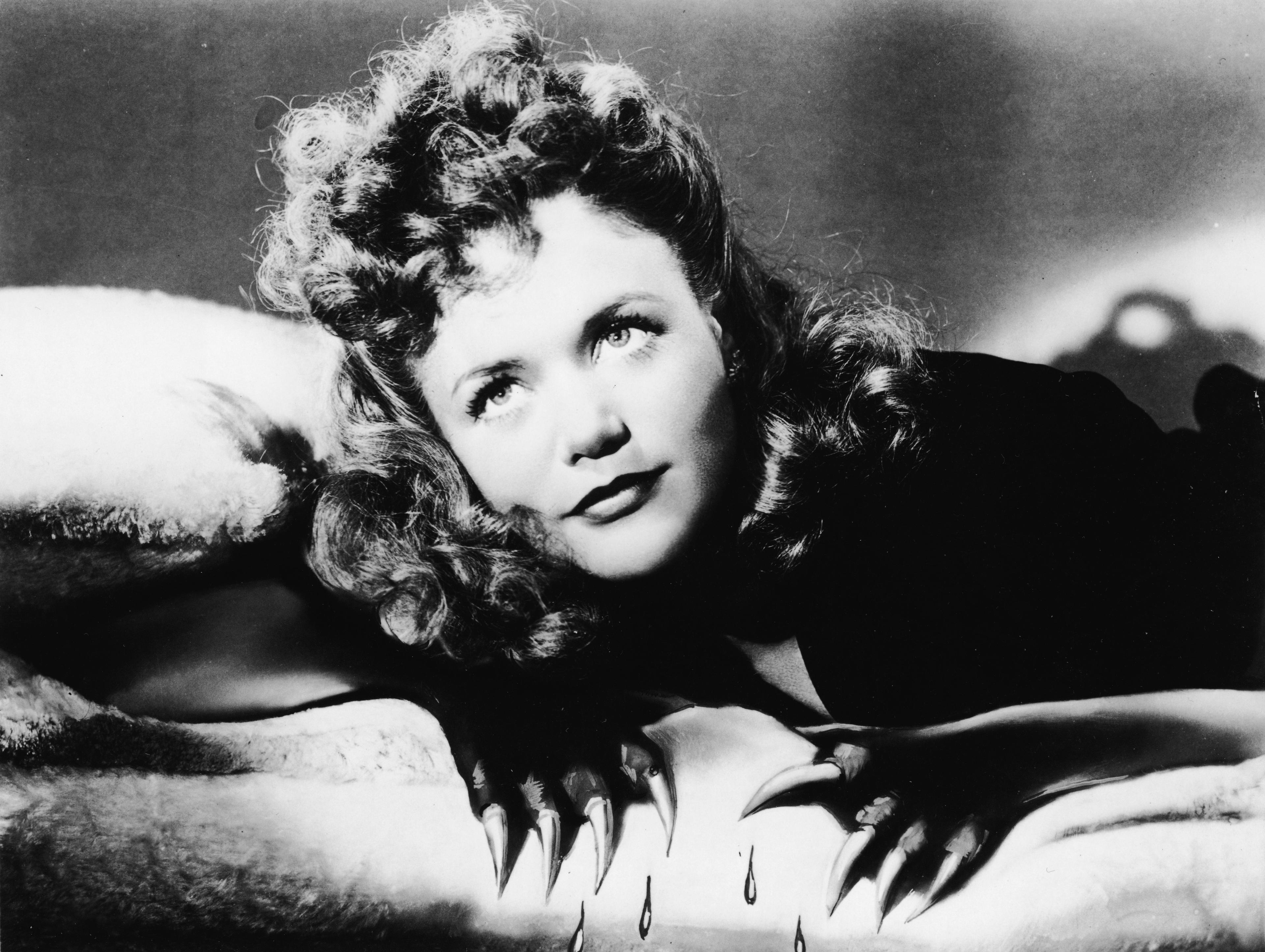 Simone Simon image
