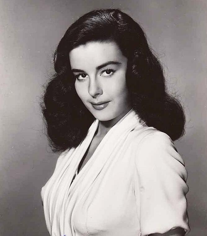 Elaine Stewart image