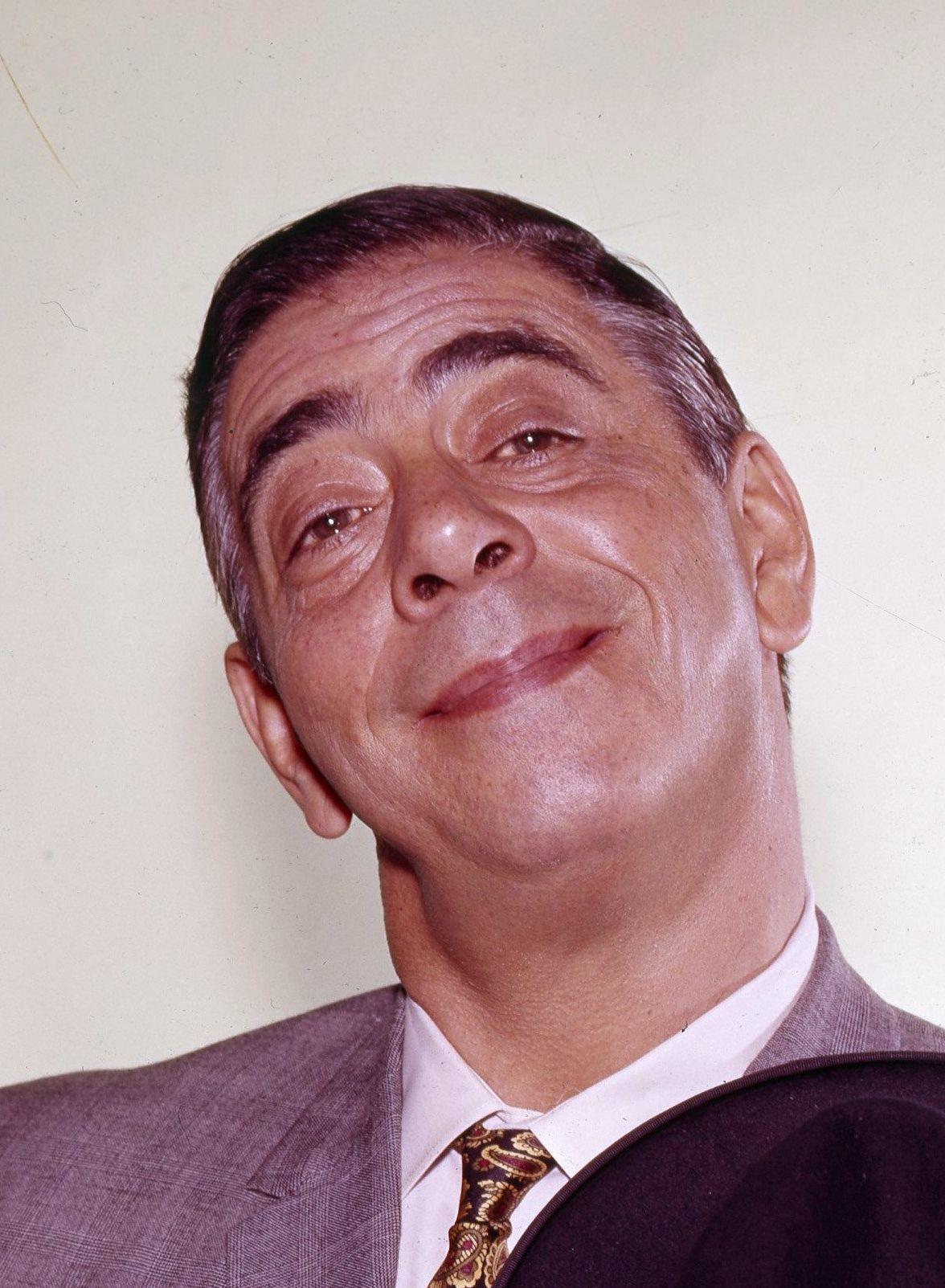 Robert Strauss image