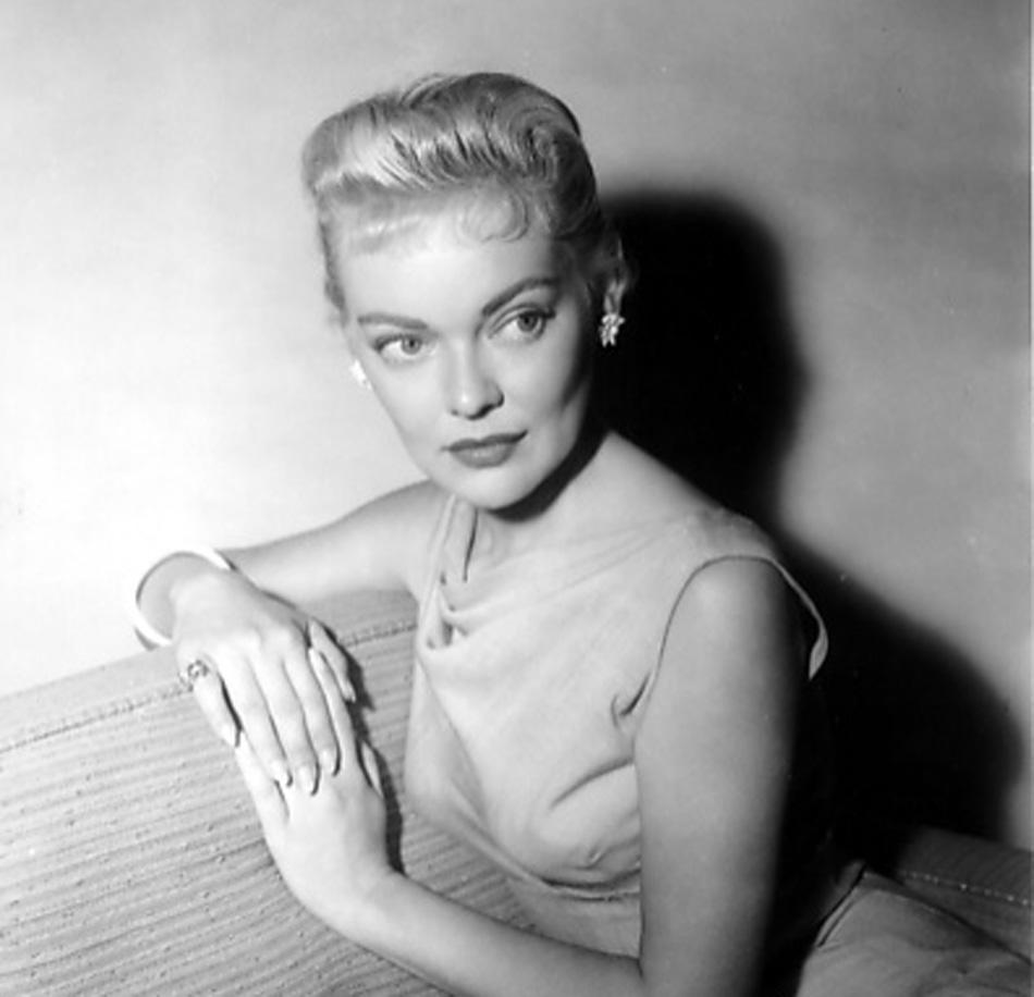 Lyn Thomas image