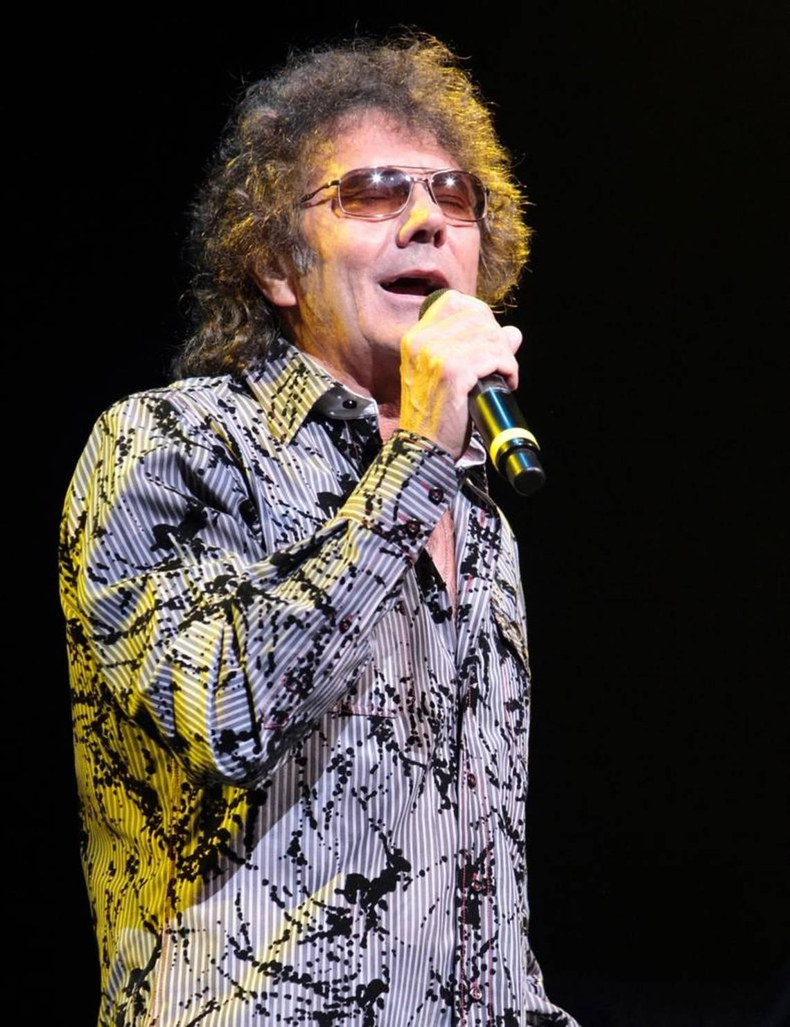 Mickey Thomas image