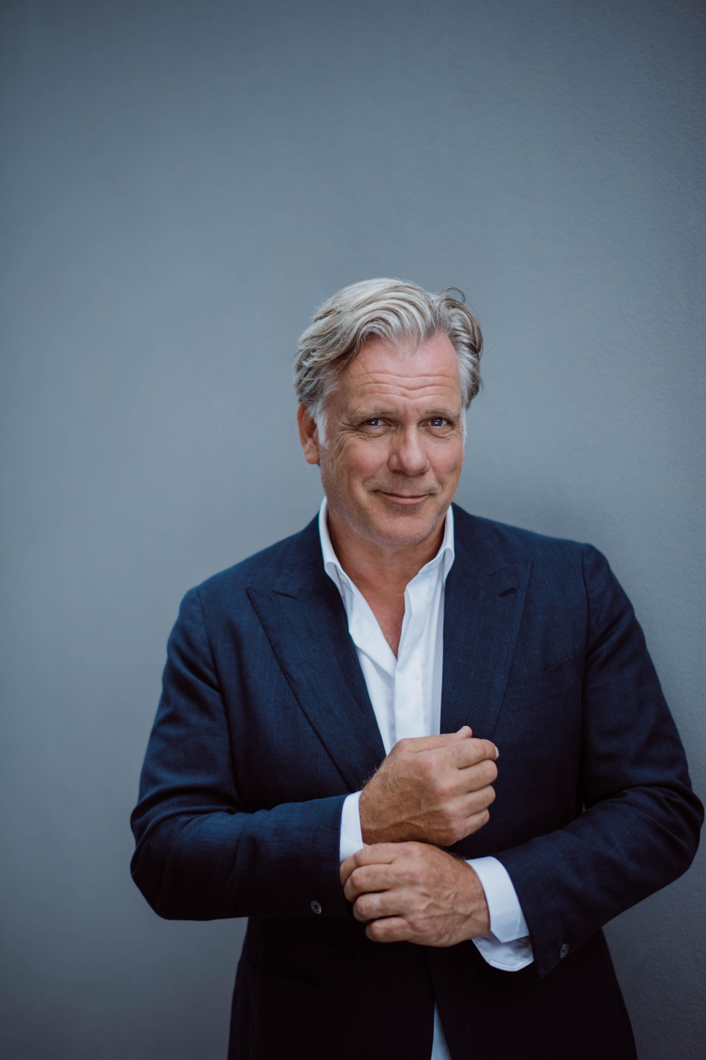 Erik Thomson image