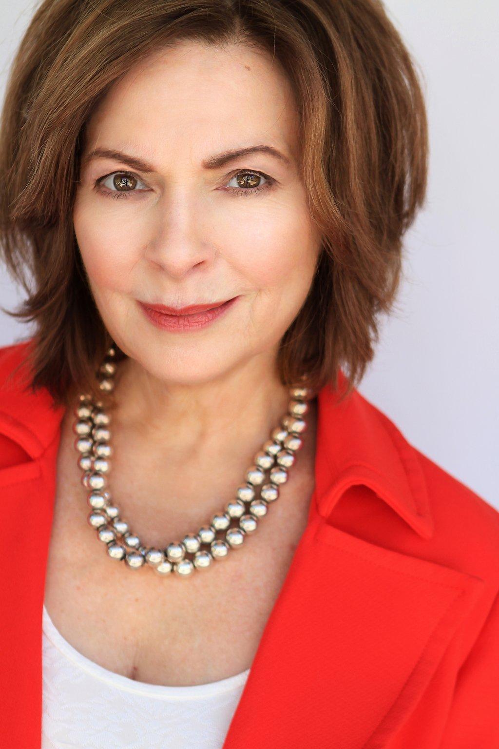 Theresa Tilly image