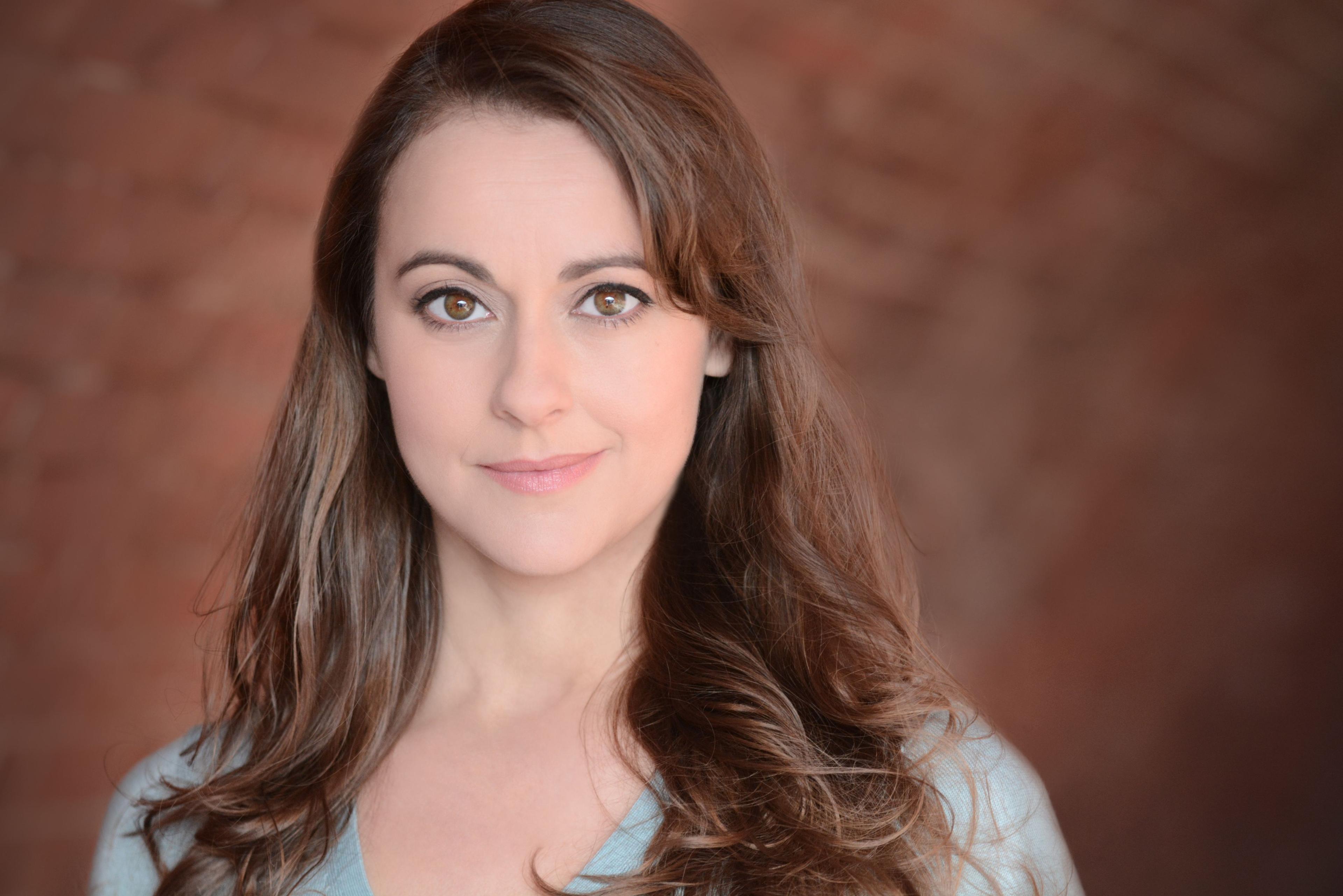 Sara Topham image