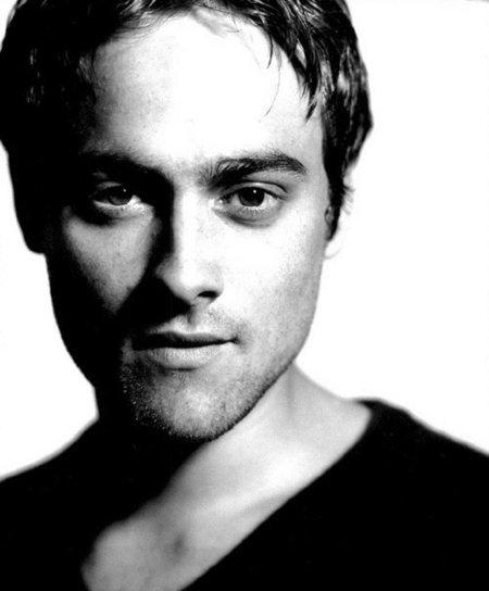 Stuart Townsend image