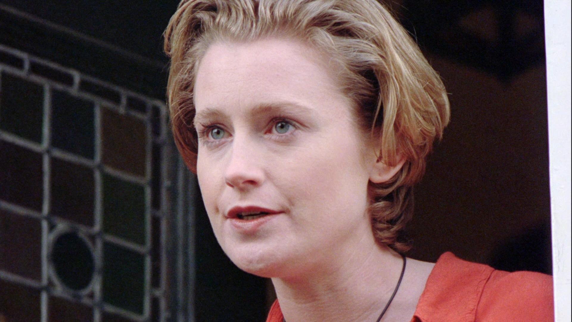 Zara Turner image