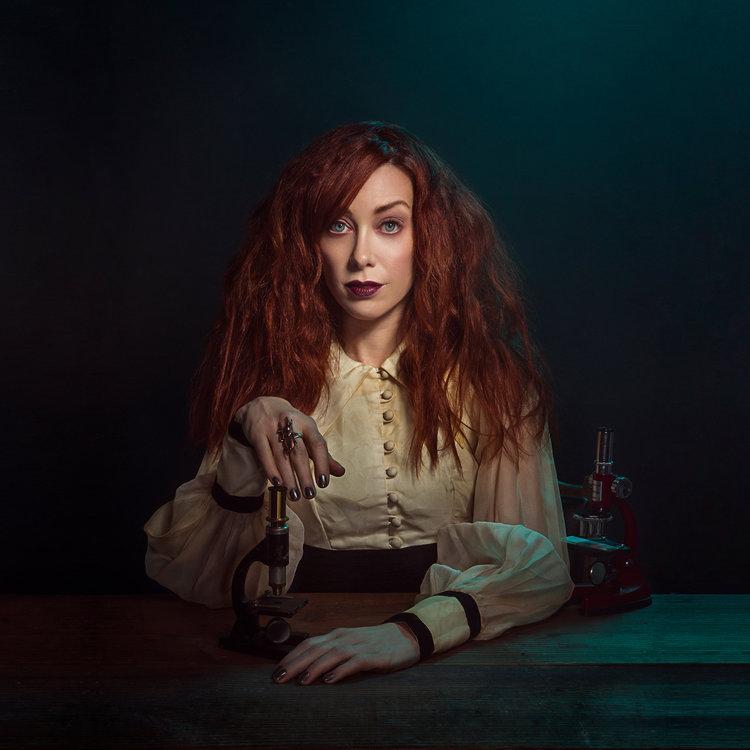 Alie Ward image
