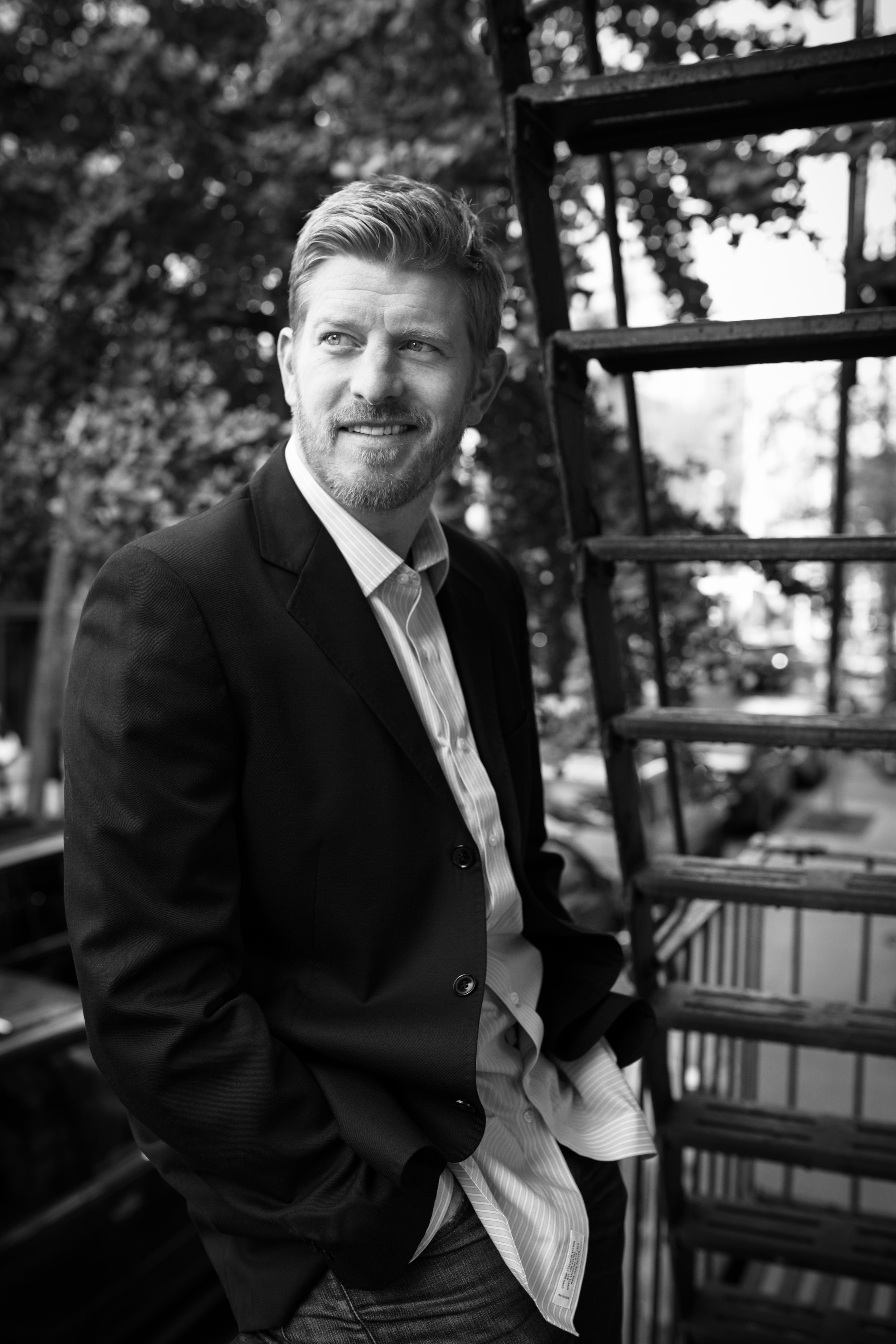 Michael Weaver image