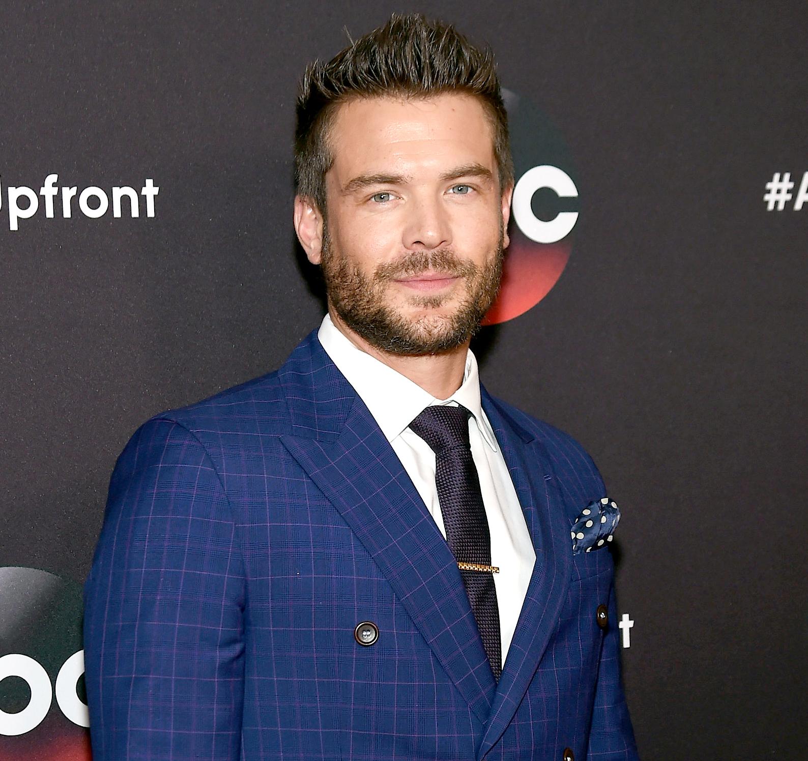 Charlie Weber image