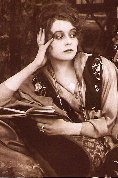 Gertrude Welcker image