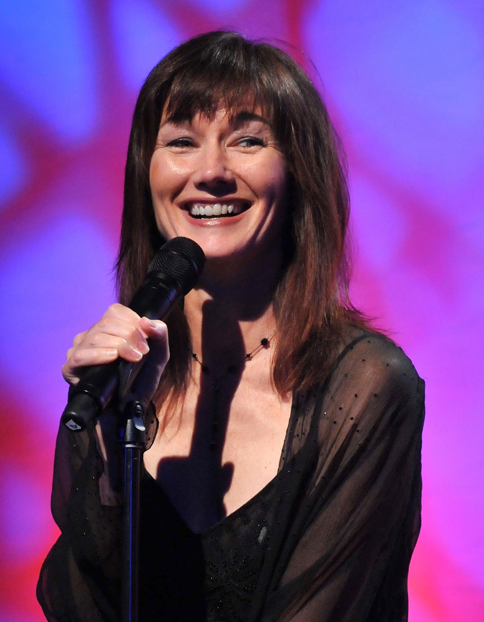 Lari White image